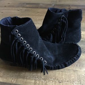 Minnetonka black suede tassle moccasin booties